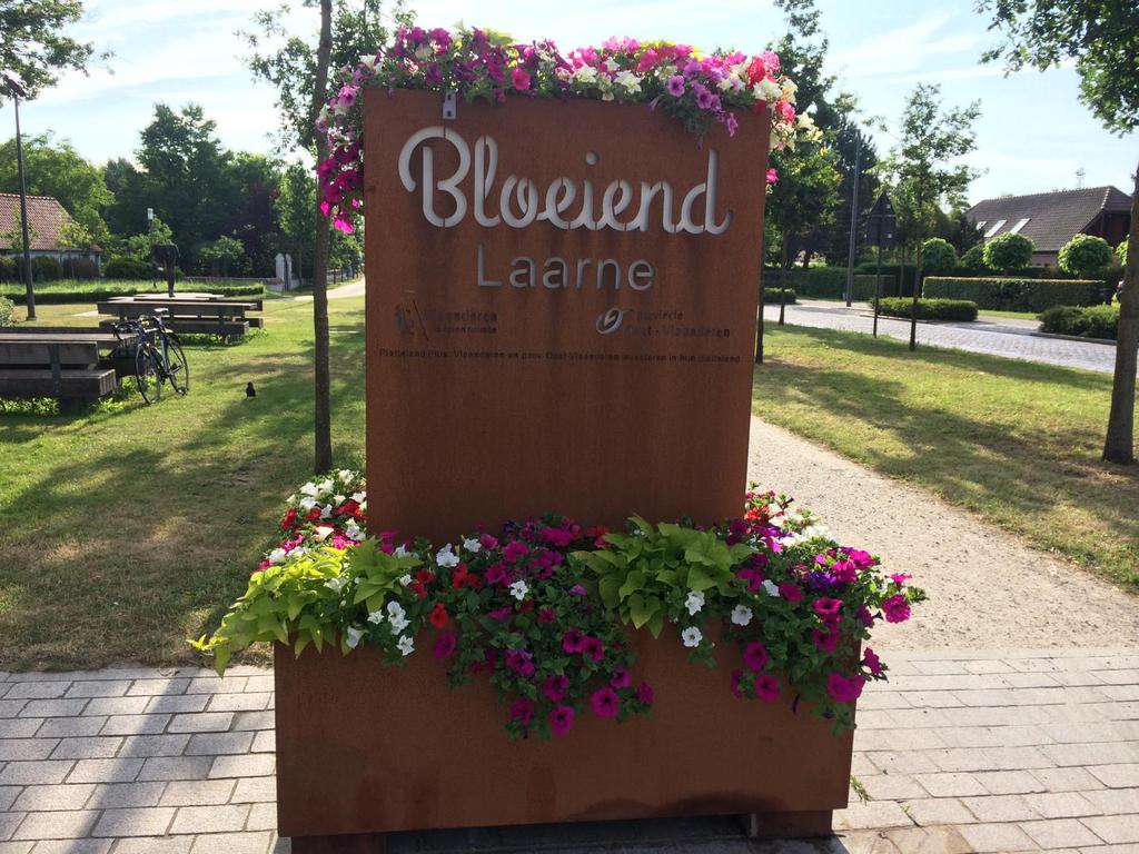 Enhancing visibility and image of Floriculture in public space 22 Welcome signs for municipalities Customised