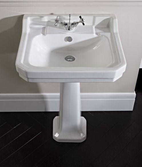 The high level WC has the option to mount the chain pull on either side of the cistern, ornate brackets and a 6L flush.