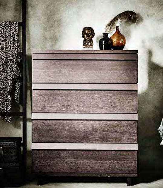 5 PH123225 PH123228 Integrated handles help give this OPPLAND chest of drawers a clean minimalist