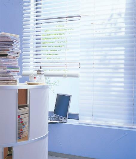 Light and glare can be perfectly balanced through tilting the slats.