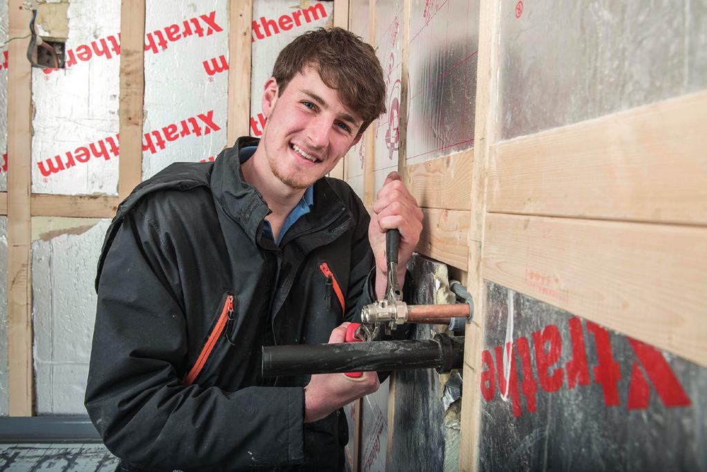 HOW TO APPLY APPLY ONLINE The application form for Screwfix Trade Apprentice is accessible via the Screwfix website. Please visit: www.screwfix.