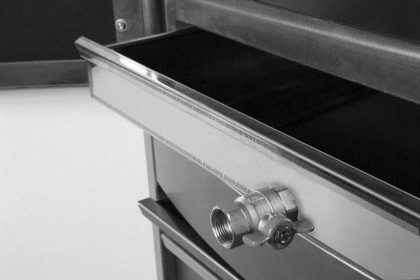 4.6 Emptying grease drawer Check the grease drawer after each cooking process and empty already when about half full to avoid overflowing.