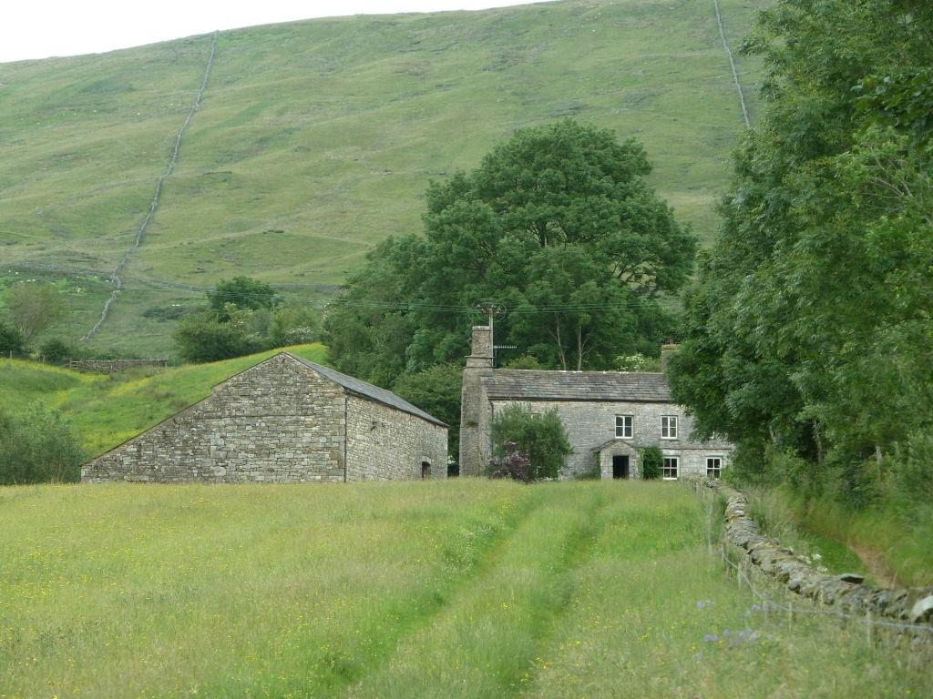 Biggerside is a superb example of a traditional Yorkshire Dales Farm which has been thoughtfully and sympathetically renovated in recent years by the seller, whilst retaining the unique charm and