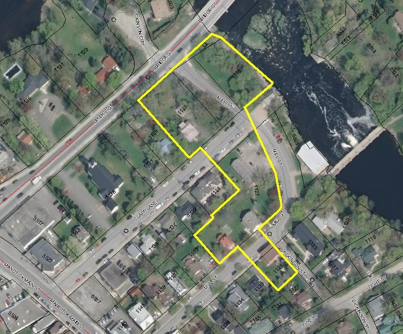 2.0 OVERVIEW OF THE SUBJECT PROPERTIES The site is situated on the Rideau River south of Bridge Street in the Manotick Village Core (See Figure 1, below).