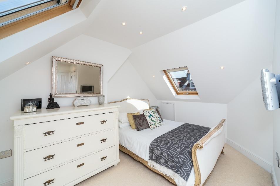 With restful, garden views, the light and airy master bedroom is tastefully decorated and ready to move into.