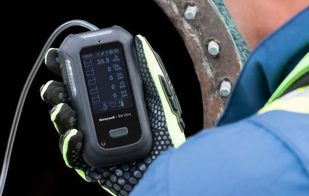 FIVE SENSORS FOR THE HAZARDS IN YOUR ENVIRONMENT The Honeywell BW Ultra simultaneously detects the four gases you re required to monitor in confined spaces: Oxygen (O2) Hydrogen sulfide (H2S) Carbon
