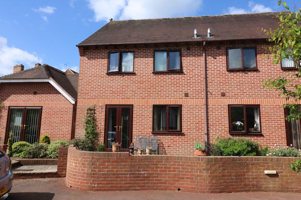 uk 8 Weir Gardens Bridge Street Pershore Worcestershire WR10 1DX For Sale Price 299,950 AN OPPORTUNITY TO ACQUIRE A TWO BEDROOM PROPERTY FOR THE OVER