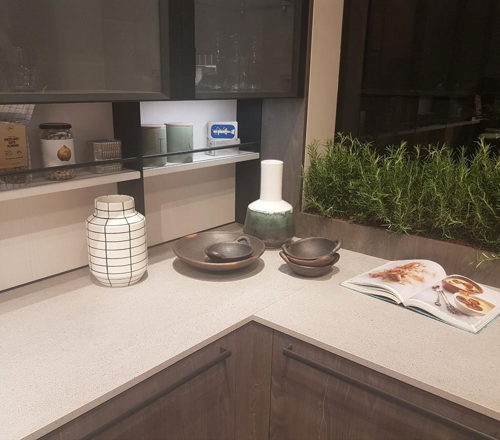 BACKSPLASHES REINVENTED Innovative storage spaces added to bring increasing functionality The backsplash area has been reinvented with designers showing off intelligent integrated storage options and
