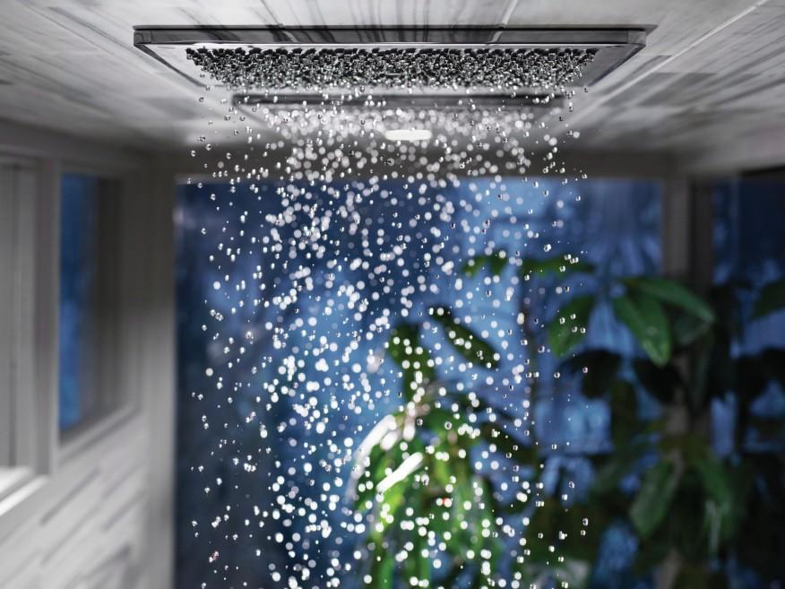 Intensity of the spray grows throughout the shower, and users can choose to enable the Deluge feature, which releases water gathered in the shower s reservoir.