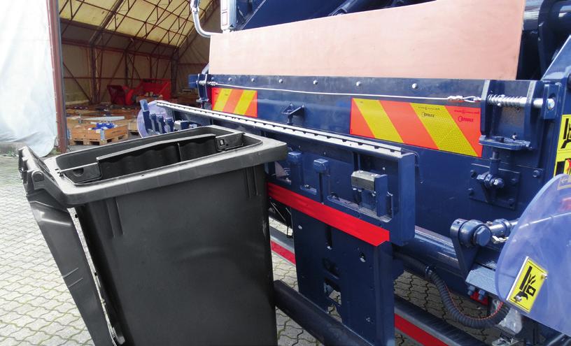 EFFICIENT MANAGEMENT Our new waste trucks enable us to keep the waste types completely separated, both when we collect it and when we unload it at the waste facility.