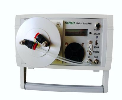 The instrument uses a replaceable scintillation chamber (Lucas cell) to convert the radiation into light pulses detected by a photo multiplier tube (PMT).
