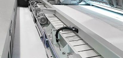Crease removing belts located above the output conveyor, together with brushes arranged on one or two lanes, depending on the feeder chosen, correct any imperfections that may have occurred.