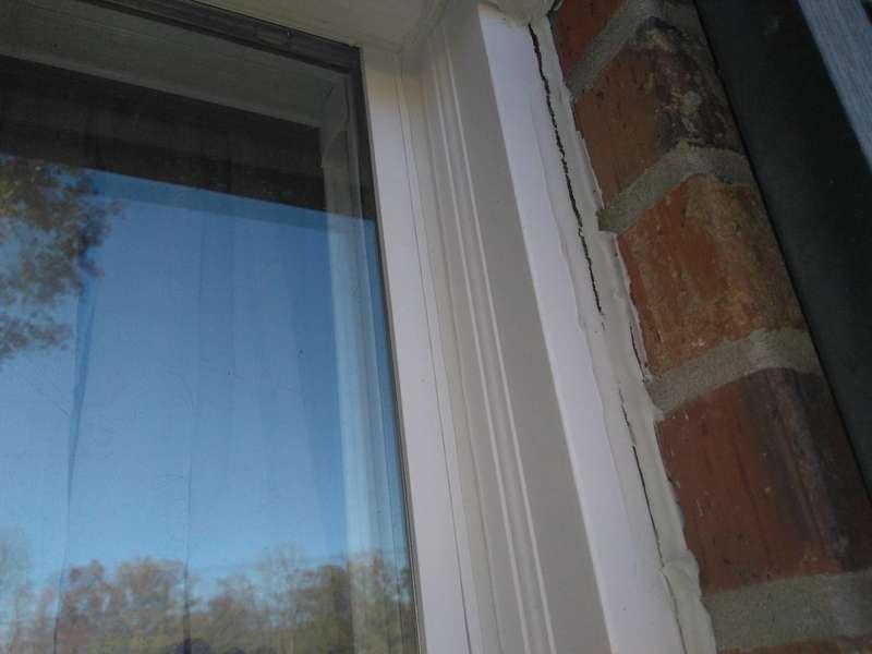 10: DOORS, WINDOWS & INTERIOR Windows: Window Type Single-hung, Thermal Windows: Window Manufacturer Unknown Floors: Floor Coverings