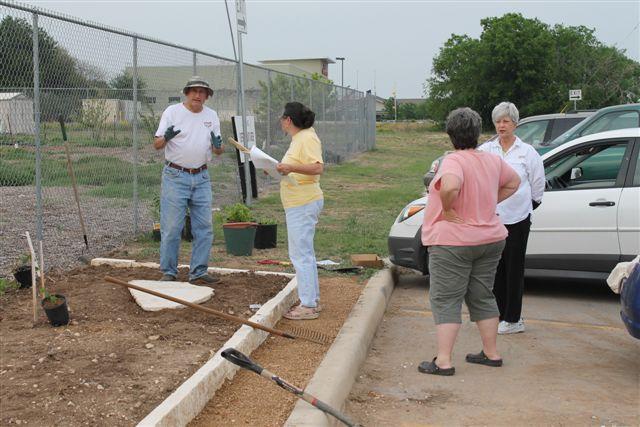Guadalupe County Community Garden First Planting at Schertz Butterfly Garden The Native Plant Society (see page 16) is developing a butterfly garden for the Guadalupe County Community Garden outside
