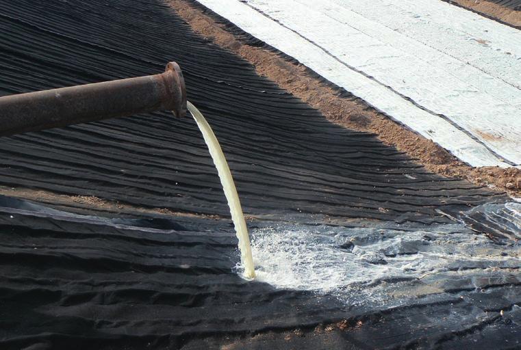 Filtration of oil sands tailing slurries FIGURE 2 Multilinear drainage geocomposite used in a slurry dewatering facility.
