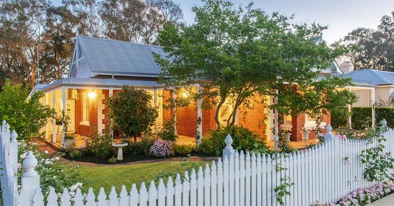 31 Montreal Road, WOODBRIDGE, WA 6056 SOLD BY HEIDI at ELDERS "GLENMOOR" ON THE HELENA RIVER (1674 SQM) "GLENMOOR" (Circa 1904) has been lovingly restored and extended to perfection and never