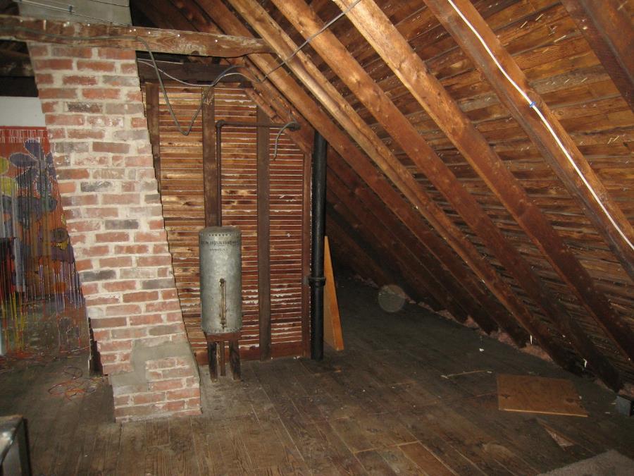 CHALLENGE: LIMITED INSULATION SPACE Wanted to preserve footprint, interior plaster