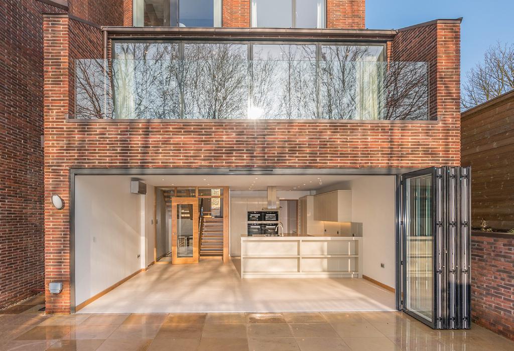 A stunning, brand new property, built to an exceptionally high specification forming part of an exclusive development in the desirable and well placed Old Chesterton area of the City, well placed for