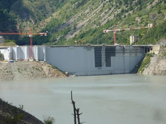 dam to elevation 1060 m; in 2012 the reservoir was lowered and the geomembrane system was installed at partially impounded reservoir, from elevation 1060 m to elevation 1095 m, with crews working