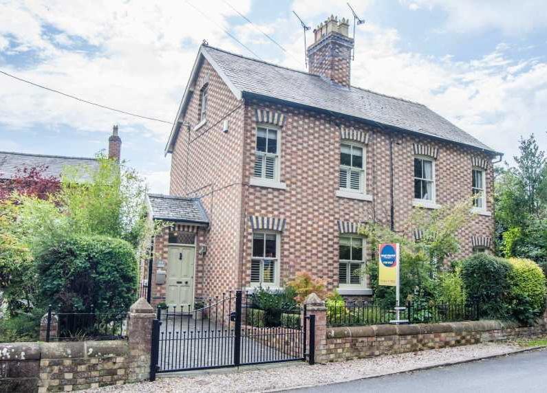 2 Cuppin Street, Chester, Cheshire, CH1 2BN Tel: 01244 404040 Fax: 01244 321246 Email: chester@cavrescouk Rowton Lane Rowton, Chester, CH3 6AT 367,000 * CHARACTER COTTAGE * WONDERFUL LOCATION *