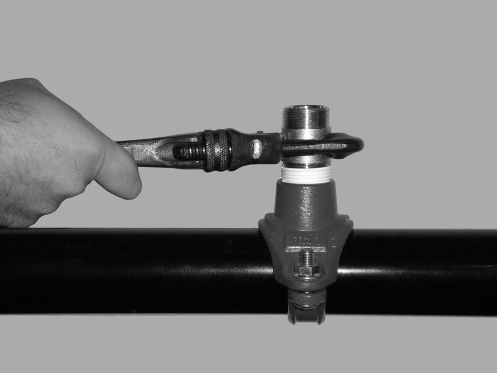 The flexible hose should not be bent or fluctuated up-and-down or side-to-side when it is pressurized for test.
