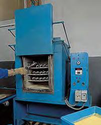 High-performance ovens heat the parts between 300º C and 450º C to later dip them in polyamide 11 powder tanks, where the powder