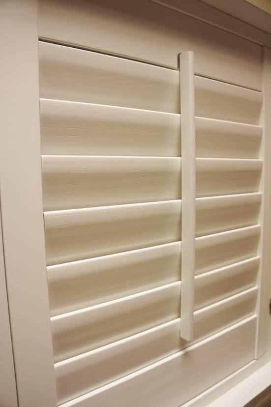 Unfortunately most people pull the slat to open the panel which is not recommended. PANEL KNOBS Panel knobs create a stylish look and give ease for opening and closing a shutter panel.