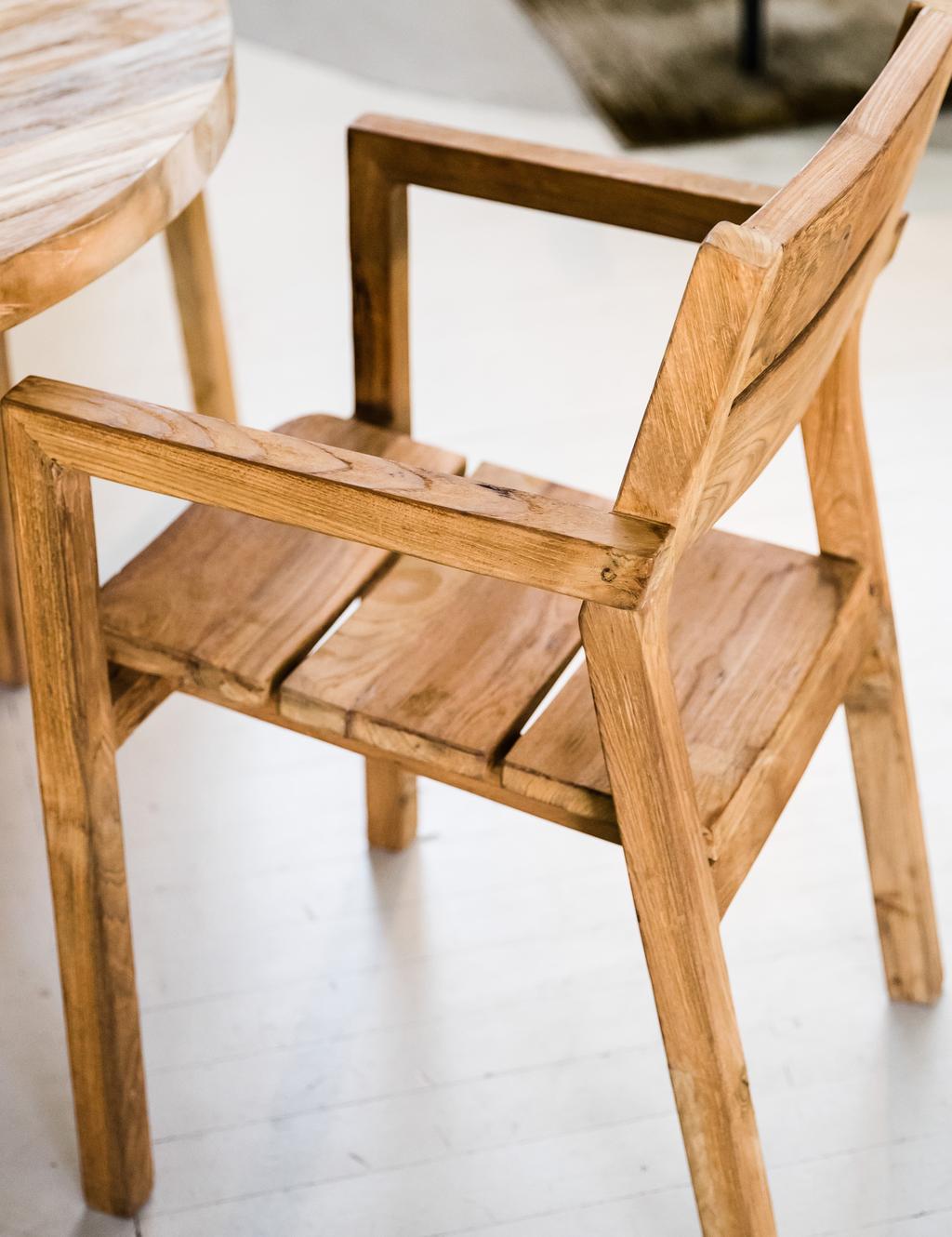 Teak When the furniture is very wet preferably warm soapy water and a soft bristled scrubbing brush or scotchbrite pad will remove most mottled, patchy environmental and man made stains.