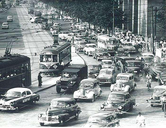 2. History: Road congestion in mid-20c As motorization picked up in 1960s, Tokyo s roads got congested