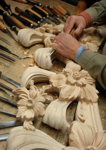QUALITY CRAFTSMANSHIP THE ART OF CARVING Quality 100% Made in Italy.