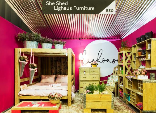 CHARITY DRIVES S h e S h e d F e a t u r e T h r u T h e C h a i r P r o j e c t Kgomotso Malope of Motso Designed, and Tersia Labuschagne of Lighouse Furniture, displayed their individual
