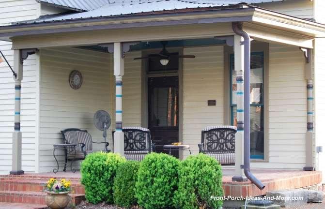 A little paint on your porch columns can add just the right amount of pizzazz! You don t have to paint the entire column to achieve a nice look.