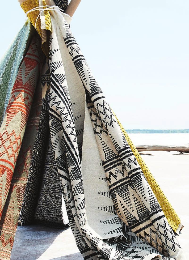 space. MODA Antica Twenty-five stunning textiles crafted from curiosity, S.
