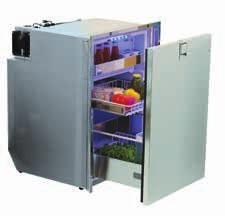 of 85L. The main drawerdoor mechanism is the top quality Isotherm solution, capable to ensure safe and large storage for food and drinks. A bottle rack is provided on the main counter door.