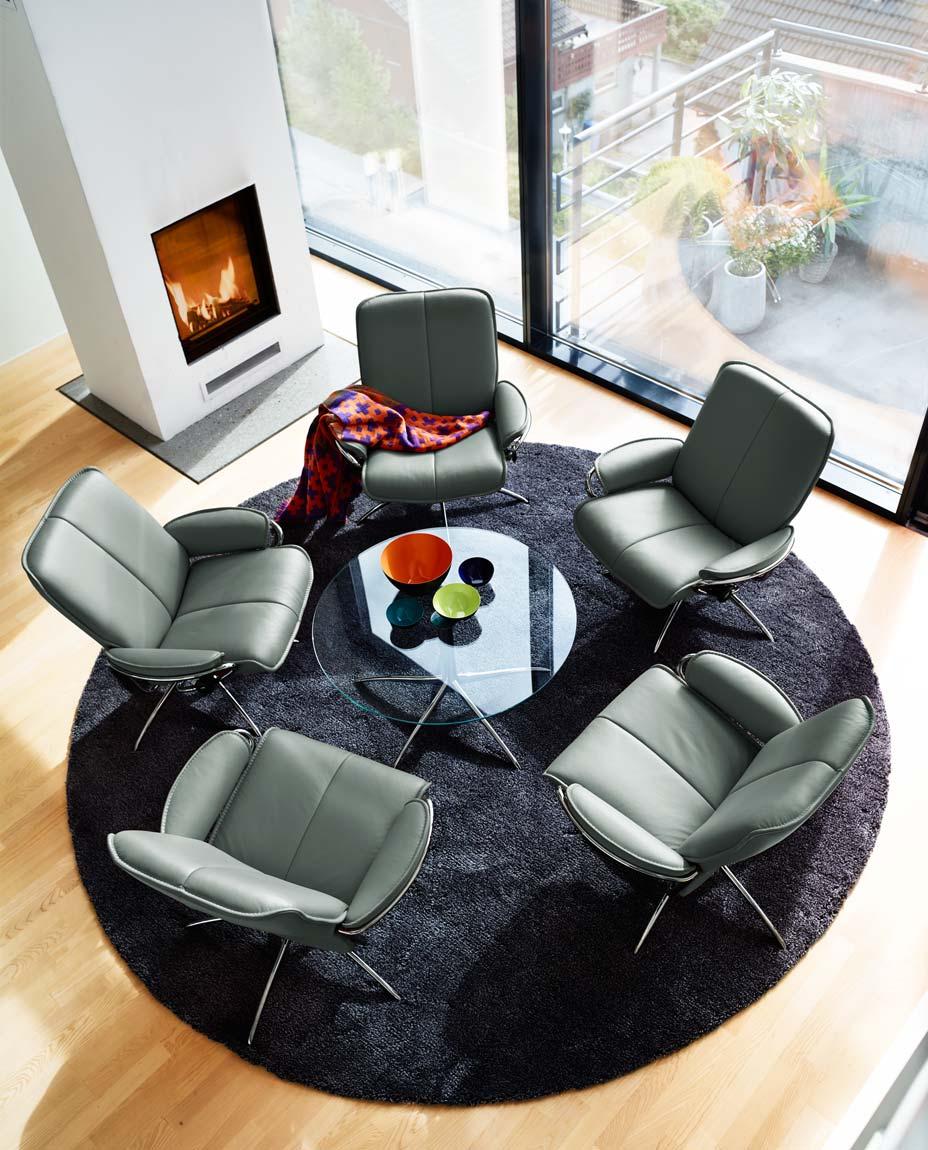 Comfort refi ned The slender and elegant shape of our Stressless City recliner, makes it perfect for a cozy get-together with friends, or when all you want is a few minutes of soothing alone time.