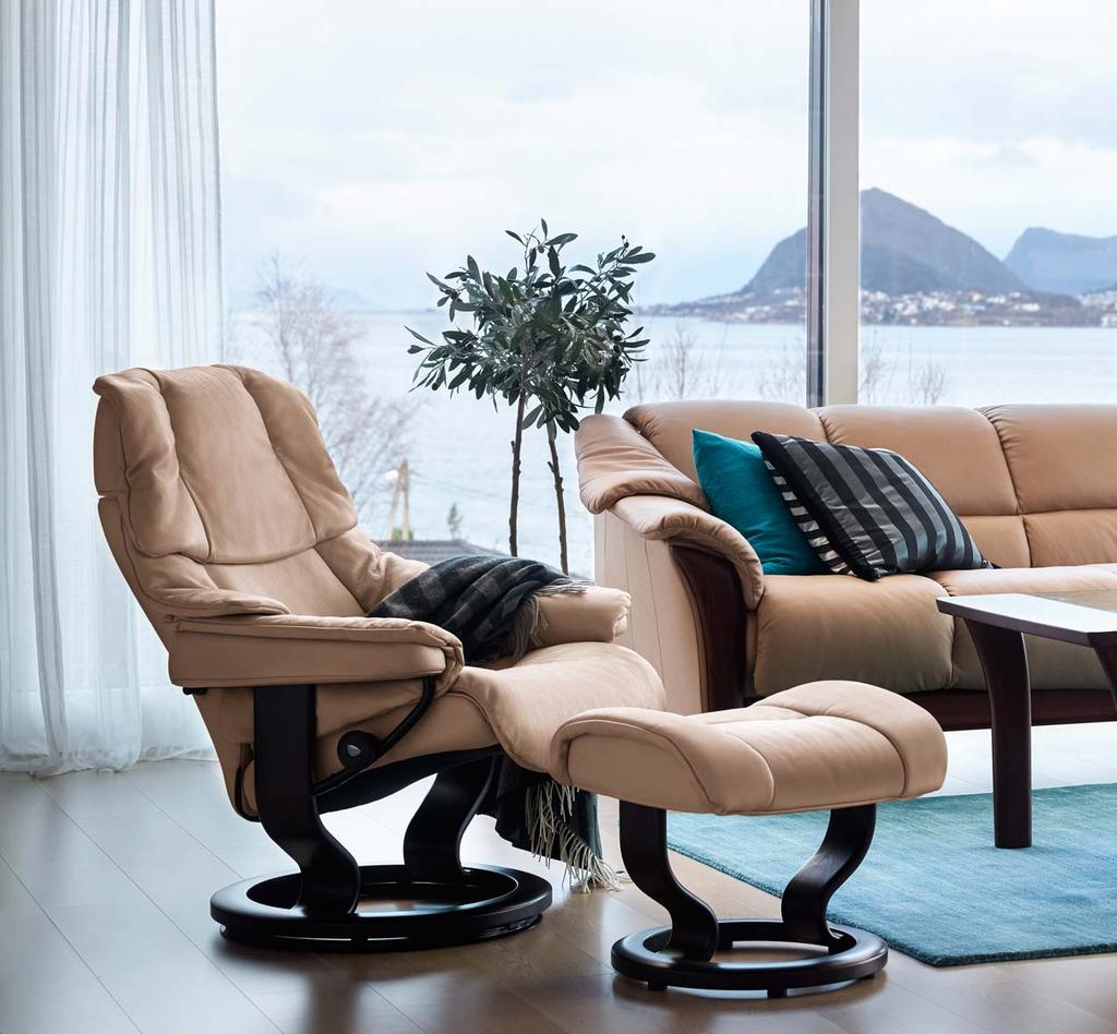 Comfort at the core Ekornes Oslo is a classic sofa that lets you choose between visible woodwork and a fully upholstered front.