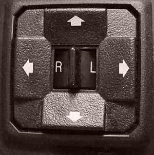 SECTION 3 - DRIVING YOUR MOTOR HOME Move Selector Switch L or R to select mirror.