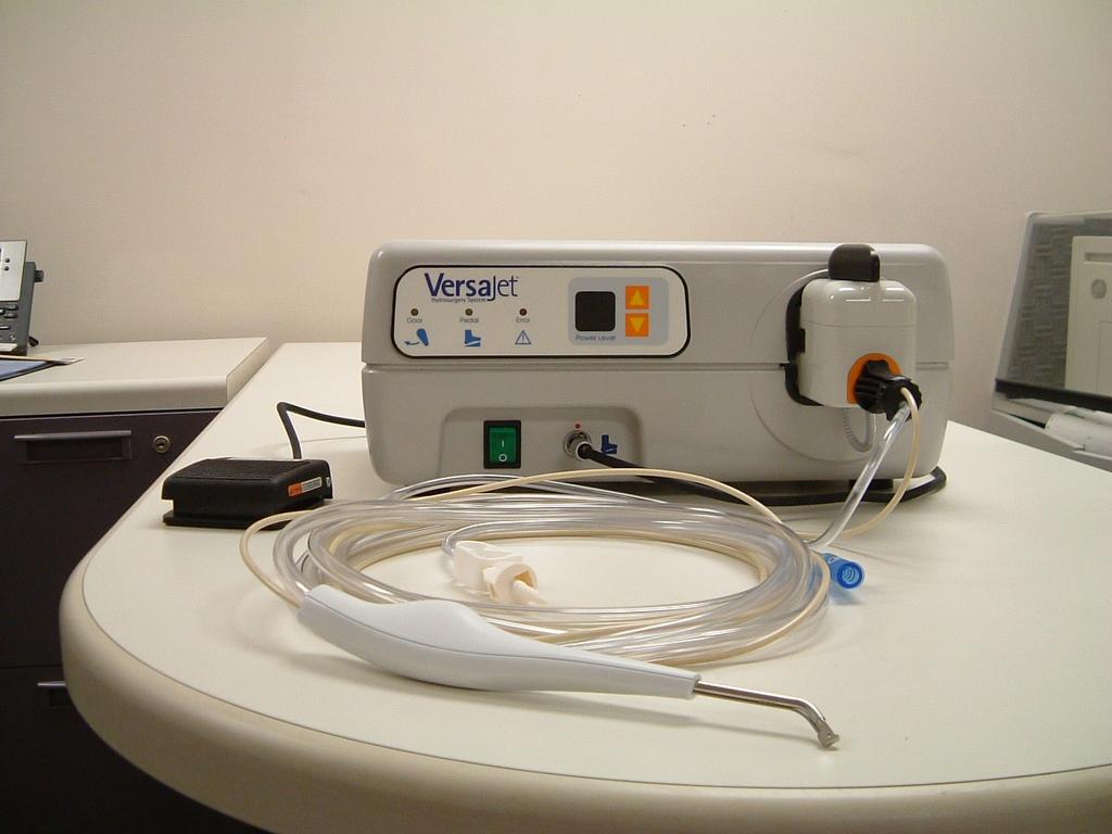 PRODUCT DESCRIPTION Overview of the VERSAJET Hydrosurgery System The VERSAJET Hydrosurgery System utilizes a small fluidjet to create a surgical instrument that combines the benefits of sharp