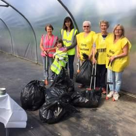Little Blooms Birds, Bees and Trees Working in partnership with Perth Beekeeper s Association, Brig In Bloom s Little Blooms have learned of the importance of bees in the