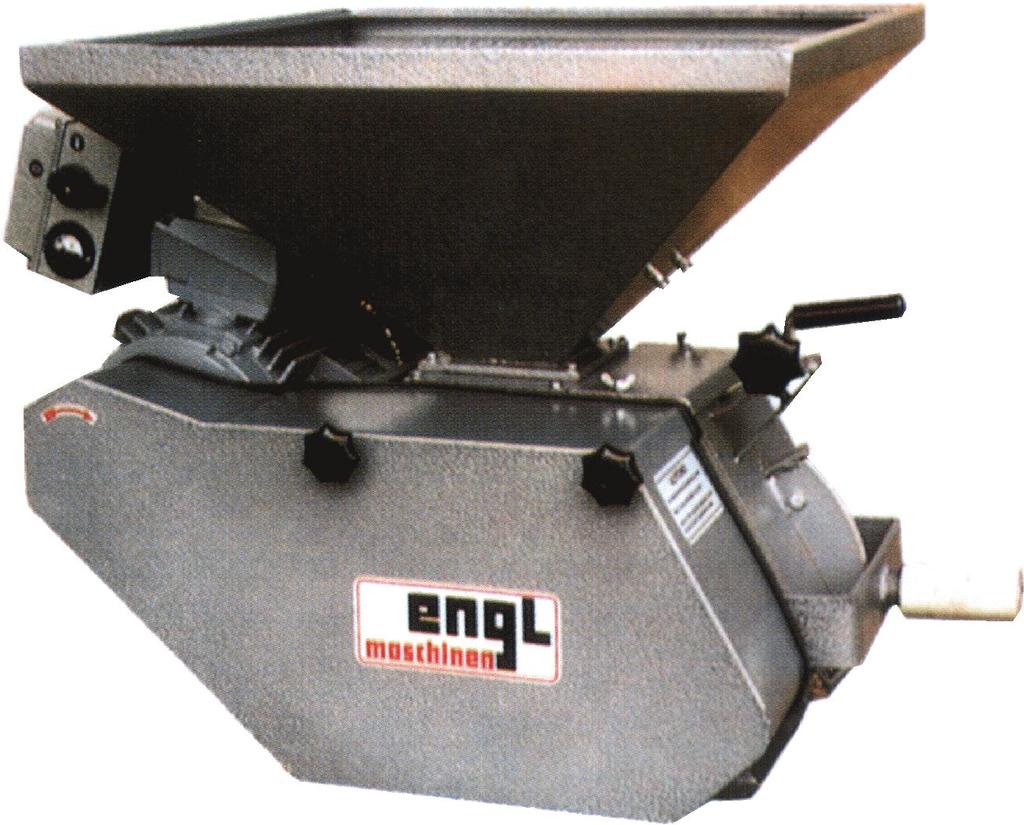 Grain crusher Universal. Purpose: This machine is designed for the crushing of grain in agricultural operation.