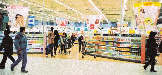 FRANCE Carré Sénart: the 216 th Carrefour French hypermarket opens On August 27, 2002, Carrefour opened a new hypermarket in Carré Sénart, in the Seine-et- Marne department.
