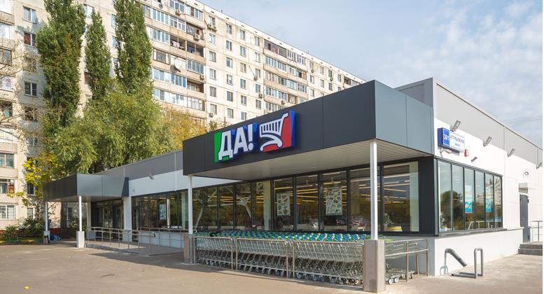 Discounters Profile 23 Discounters Share in sales in 1H 2017 5% No. of stores, Aug 2017 57 Average store selling space ( 000m 2 ) 0.
