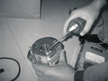 Check the motor operation condition: Use power cable with fuse to connect the motor