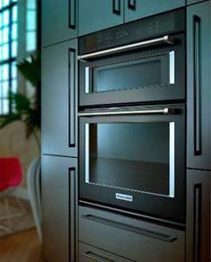 New M Series ovens and time-tested E Series utilize dual convection to control heat and airflow so every