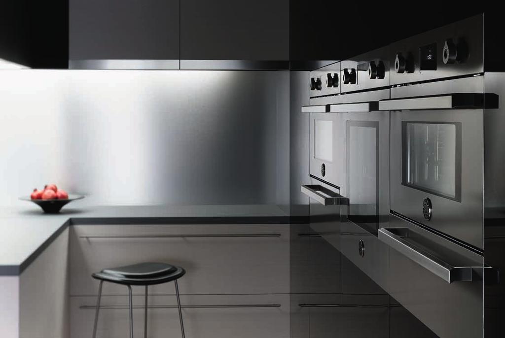 32 33 The Bertazzoni design ensures a balanced airflow and therefore even heat distribution throughout the oven cavity.