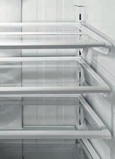 1 small and 2 large compartment bins with independent humidity control preserve flavours and keep food
