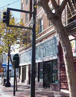 San Francisco General Plan Beyond the requirements for neighborhood commercial streets, described above: 1. Ground floor retail spaces should have at minimum a 15-foot clear ceiling height.