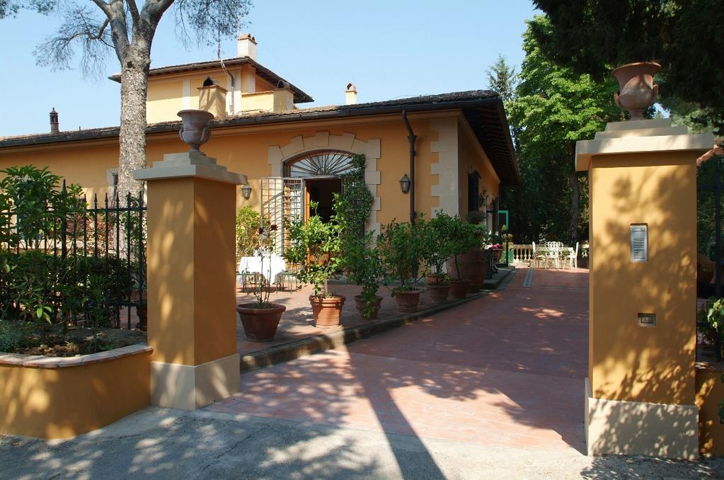 VILLA SESTO SESTO FIORENTINO - FLORENCE Number of beds: 16 Bedrooms: 8 Amenities: ADSL Wi-Fi Internet Air Conditioning Barbecue City Views Country Views