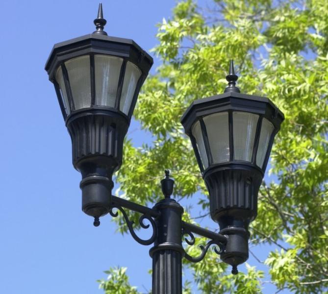 A SECURE FEELING IS JUST OUR STYLE With the security of outdoor lighting as a given, choosing the right style for your project may be the hardest decision.
