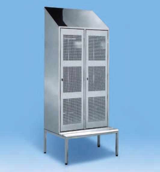 knife baskets and boots. Equipped with a bench, perforated doors for better air circulation, a dustproof slanting top, and 30 cm high adjustable legs for easier cleaning.